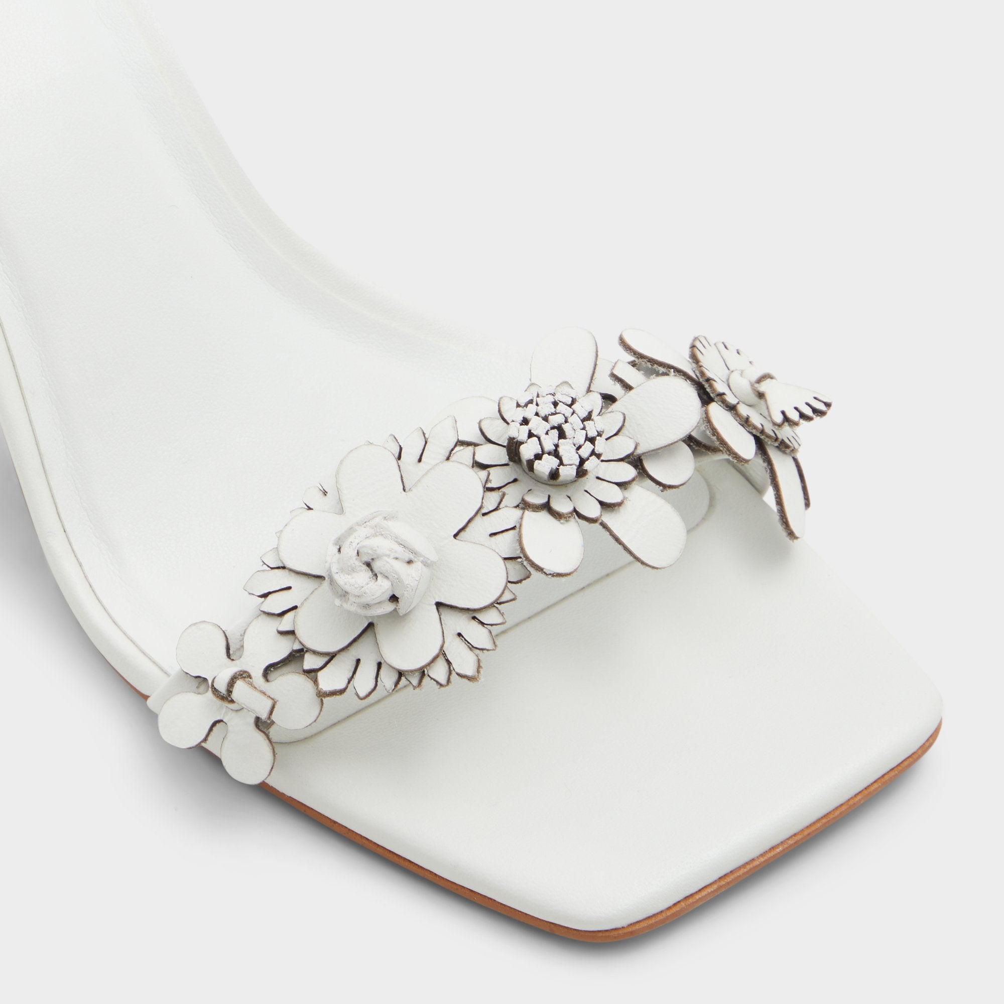 ALDO Fiorela sandales blanches talon brides