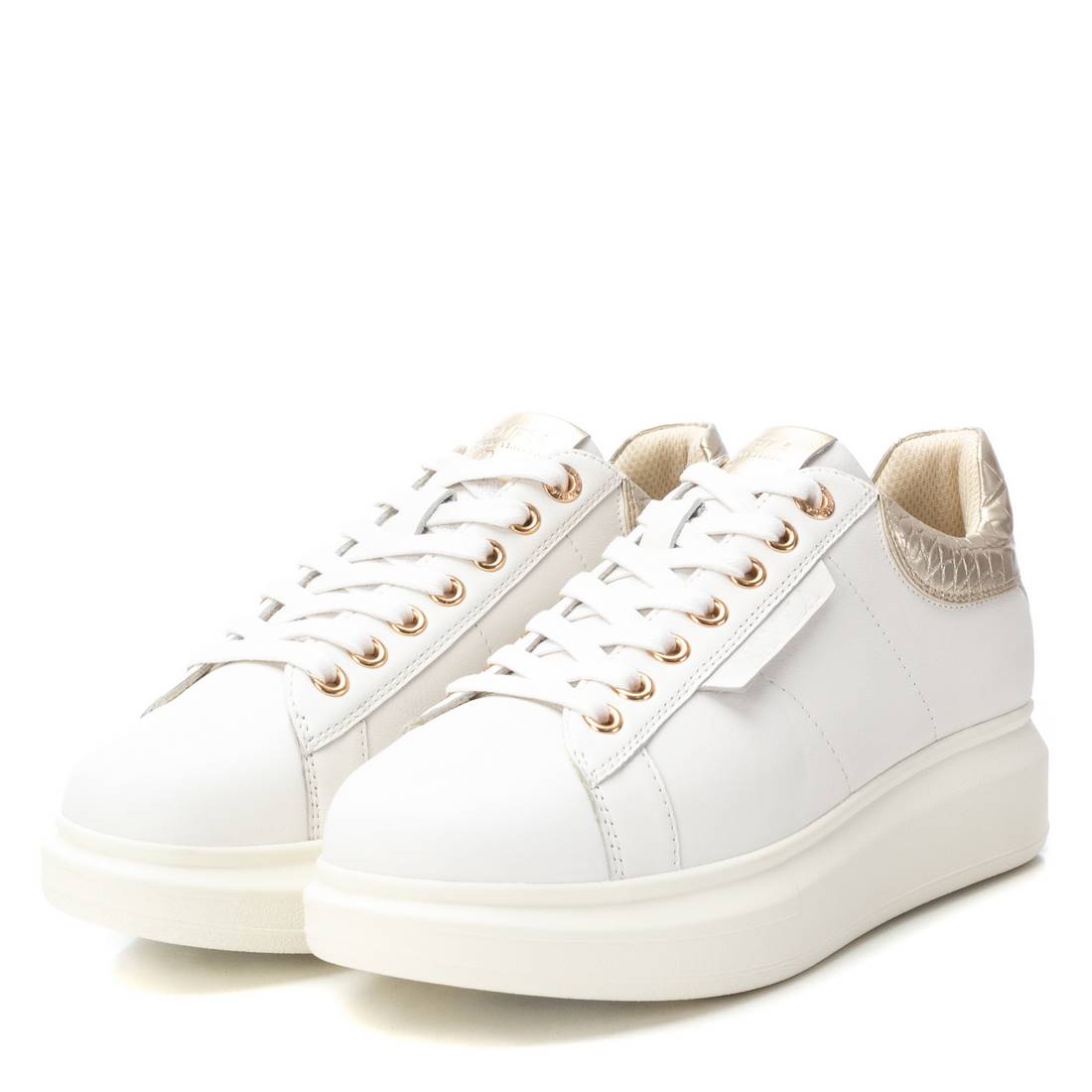 Carmela 16143901 baskets femme blanches cuir effet