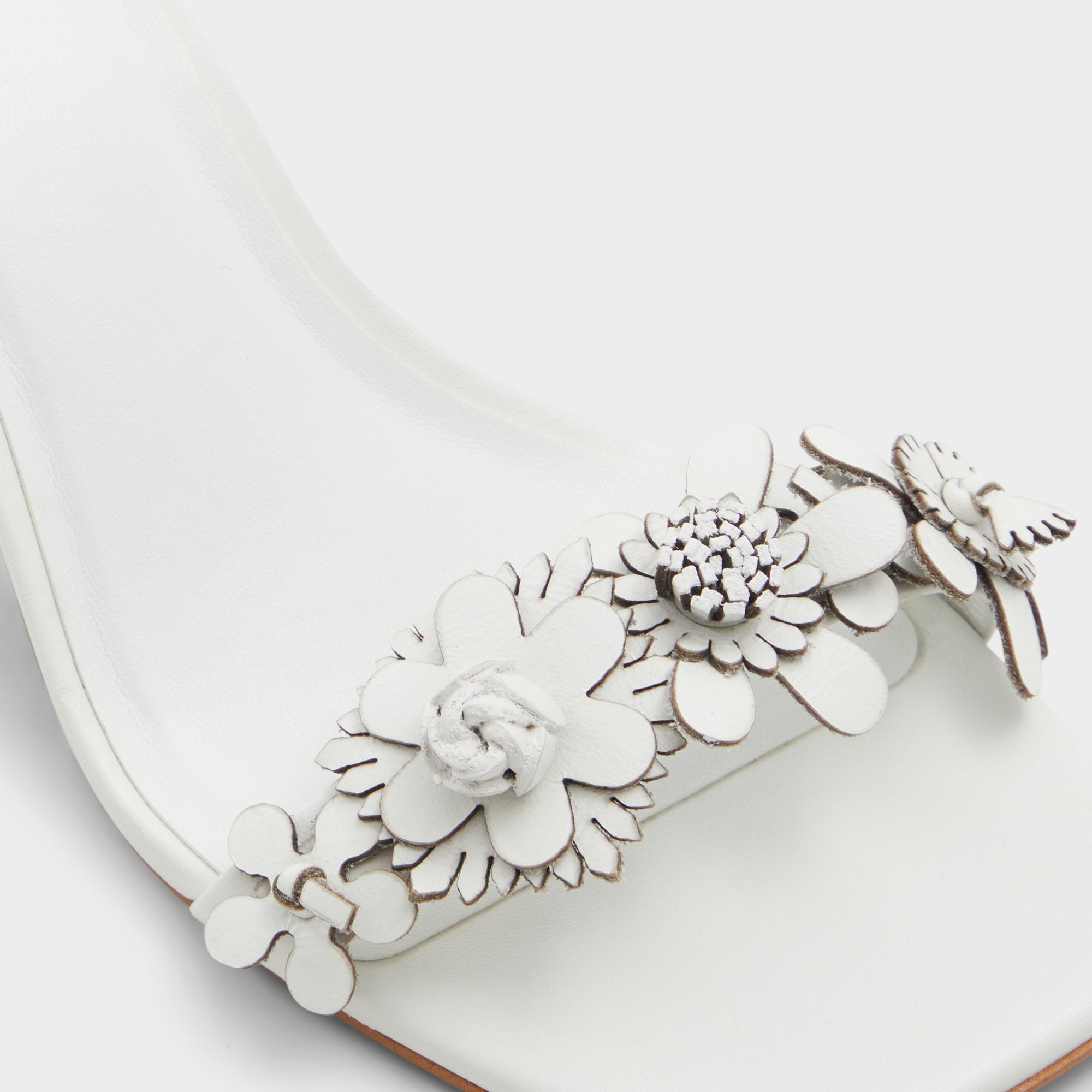 ALDO Fiorela sandales blanches talon brides