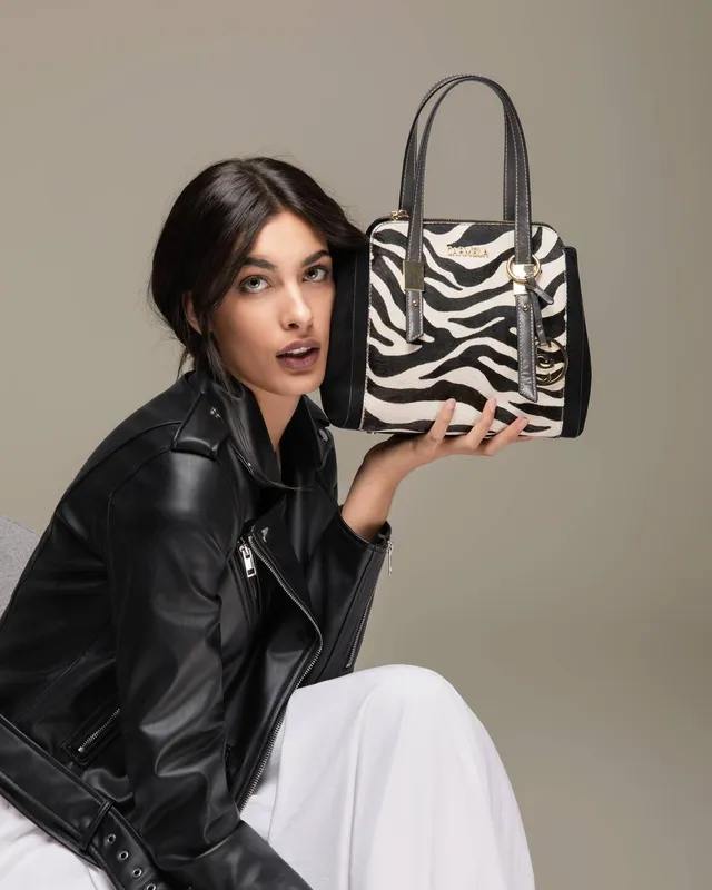 Carmela 18618401 sac à main noir textile