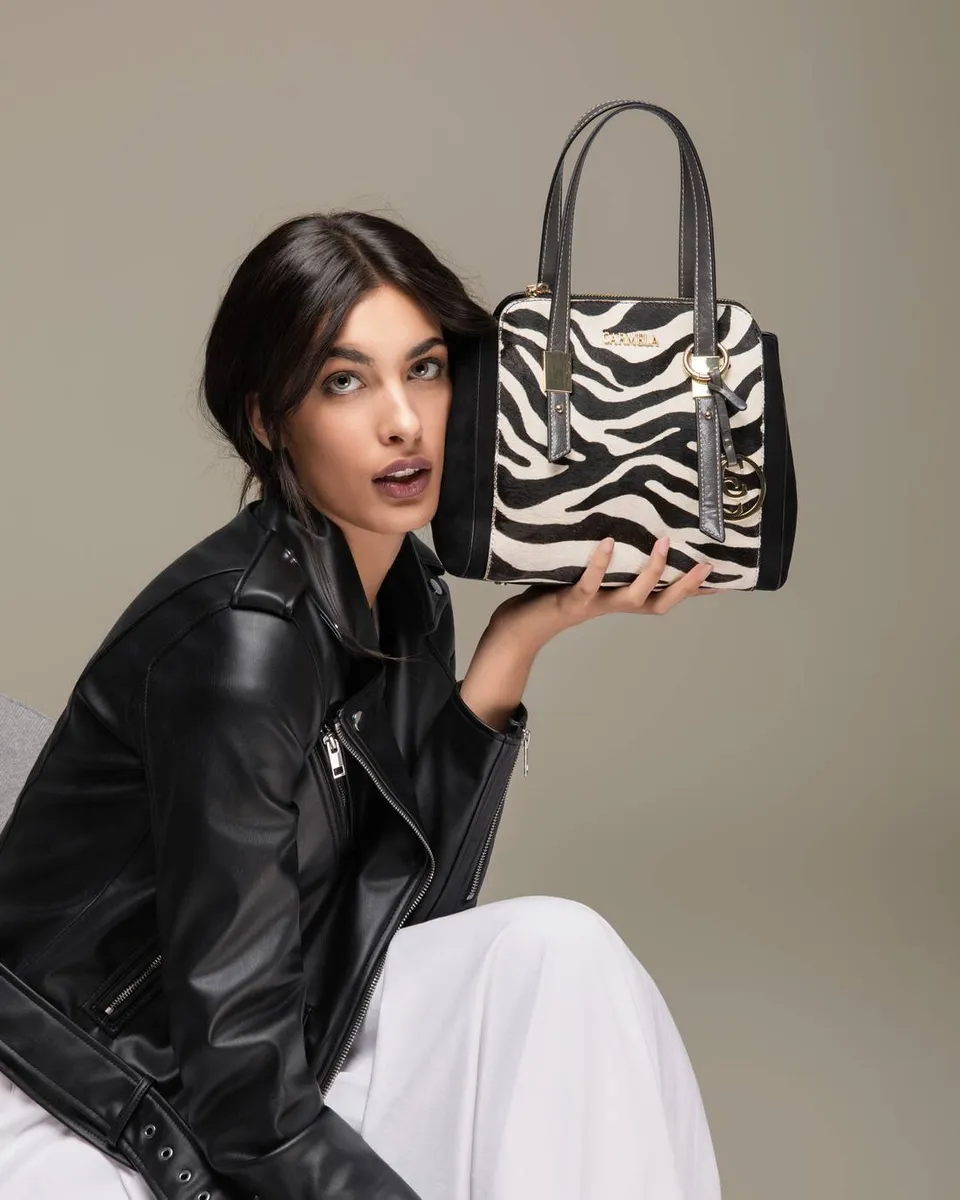 Carmela 18618401 sac à main noir textile