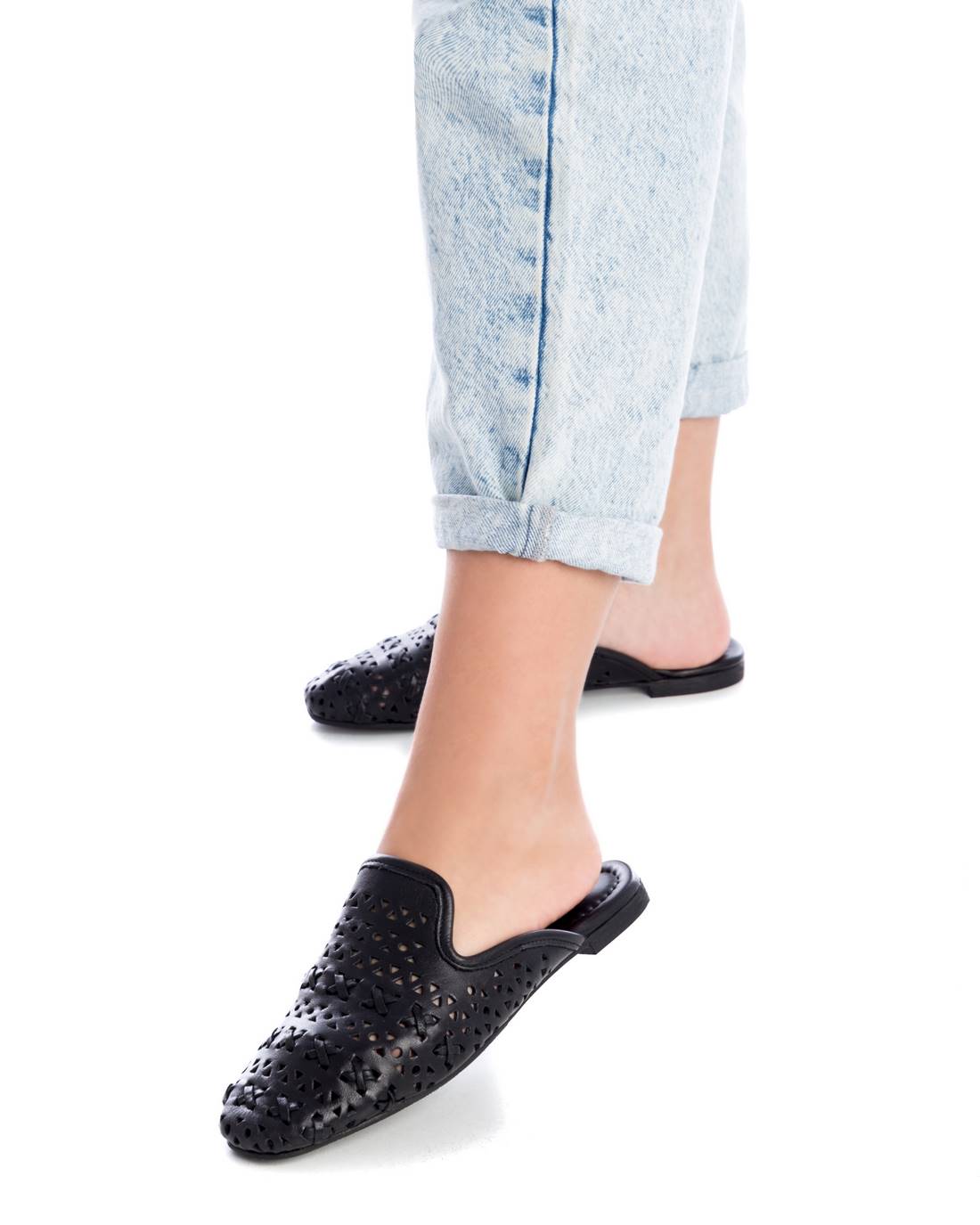Carmela 16073402 sabots cuir noir ajouré plat