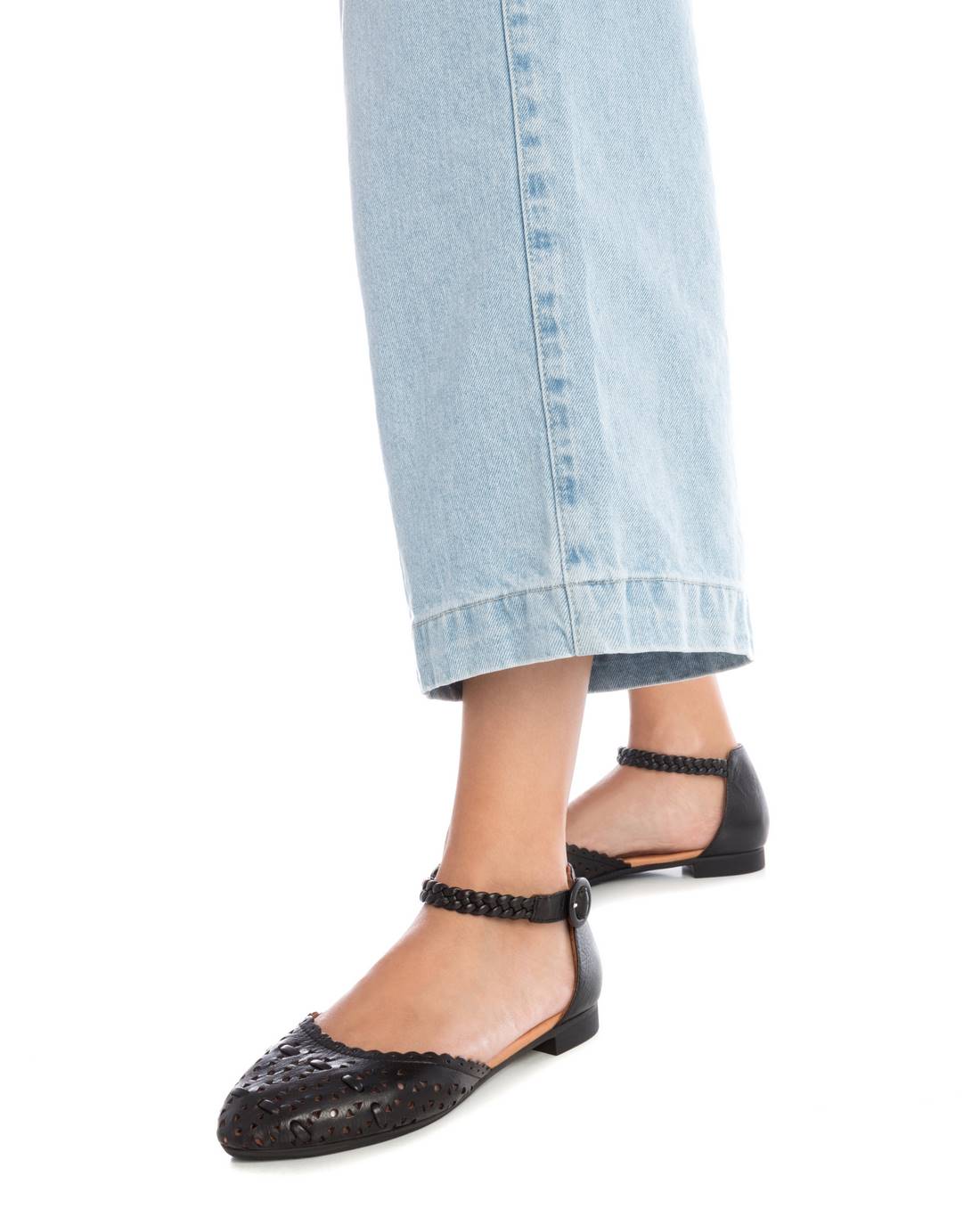 Carmela 16158002 ballerine noire cuir ajourée