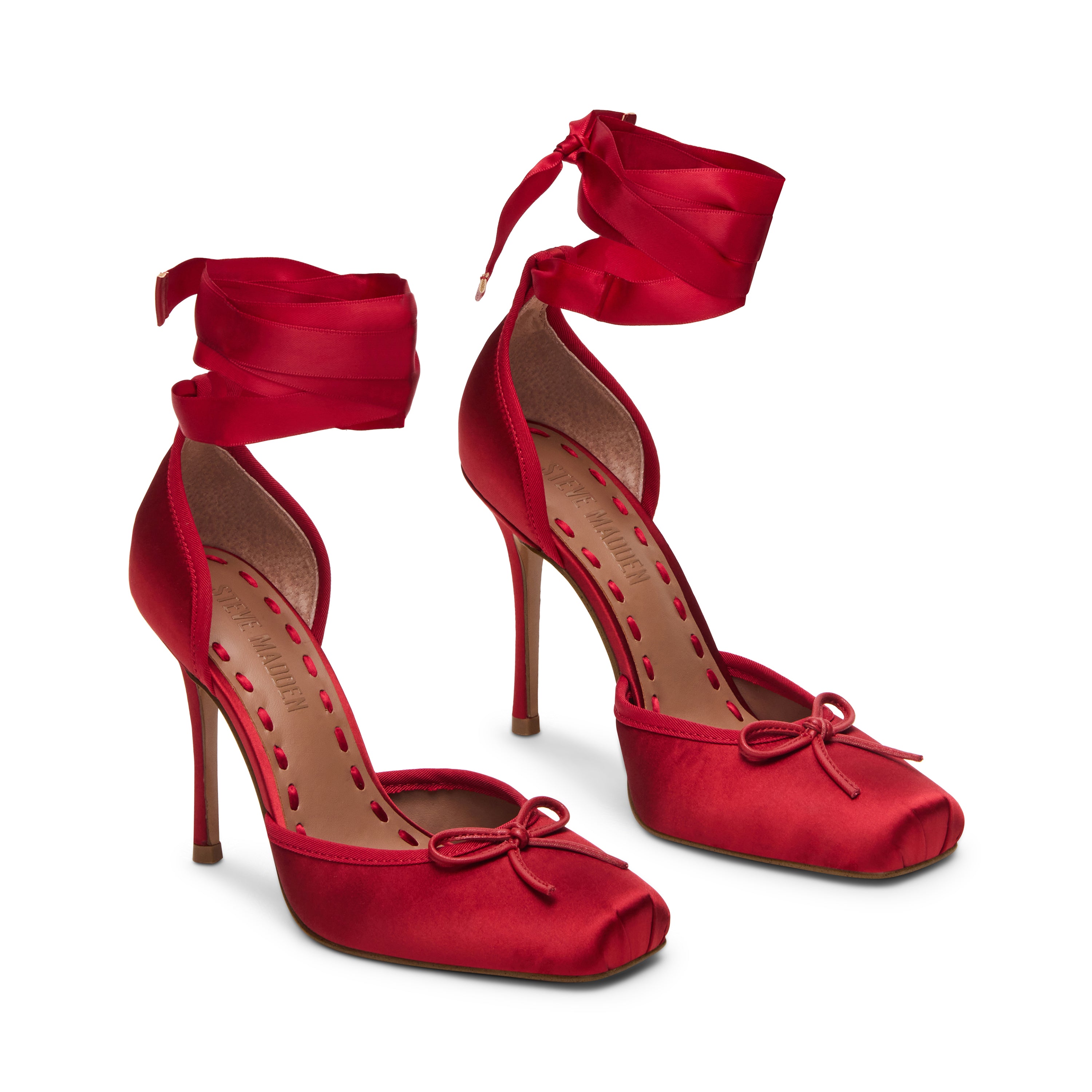 Steve Madden Larina escarpin rouge satin talon 10 cm