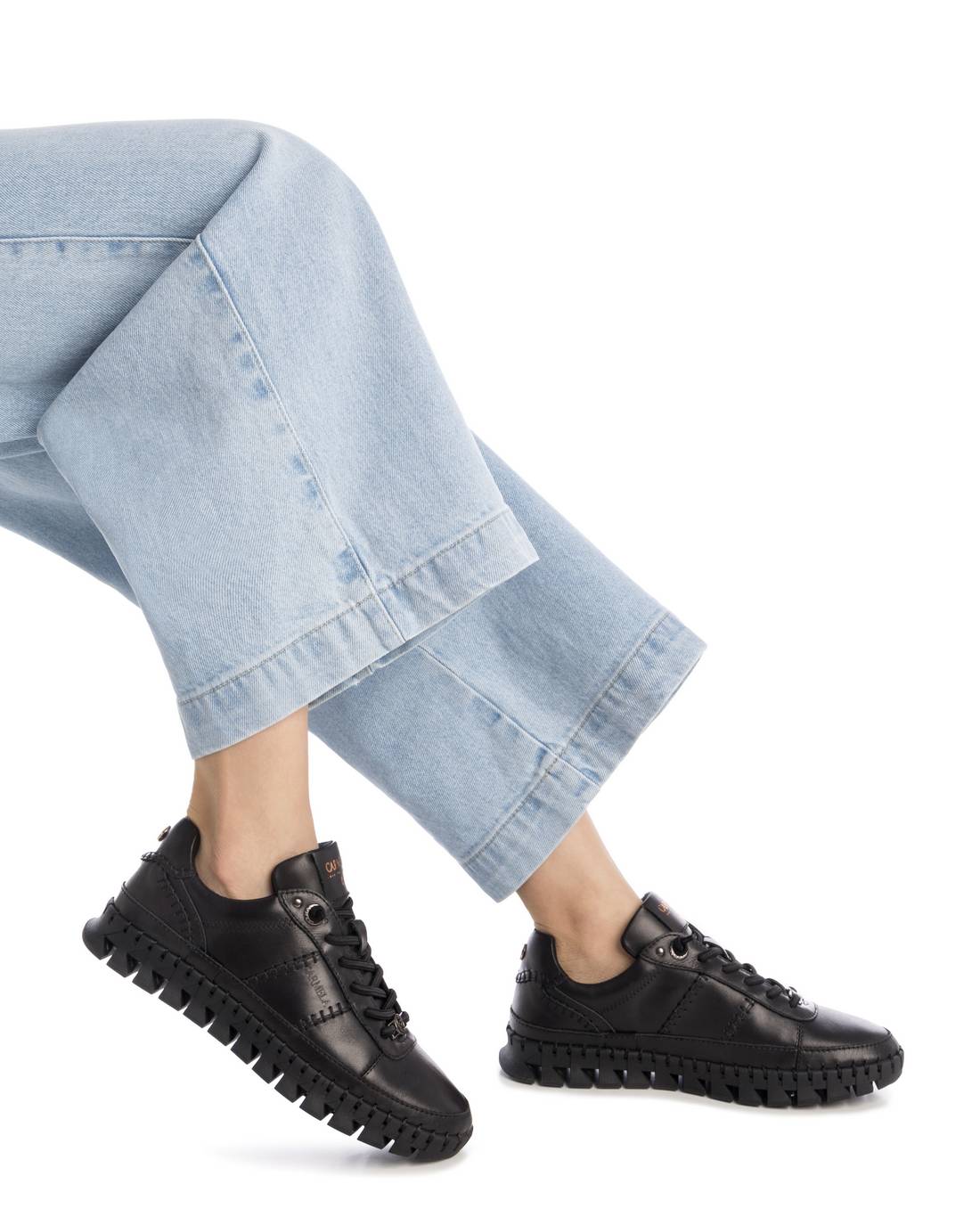 Carmela 16252801 basket cuir noir semelle crantée