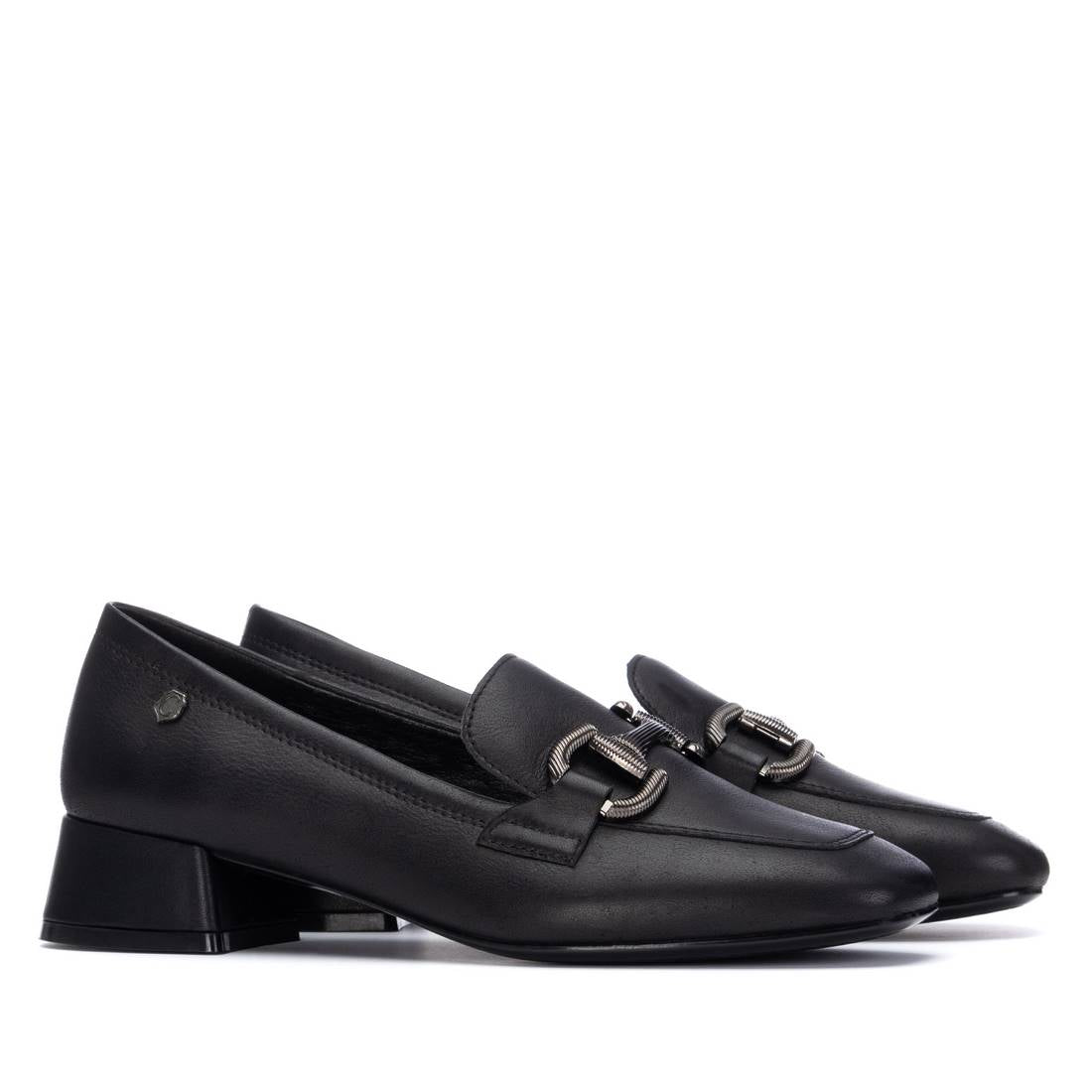 Carmela 16253905 mocassins femme noirs cuir chaîne