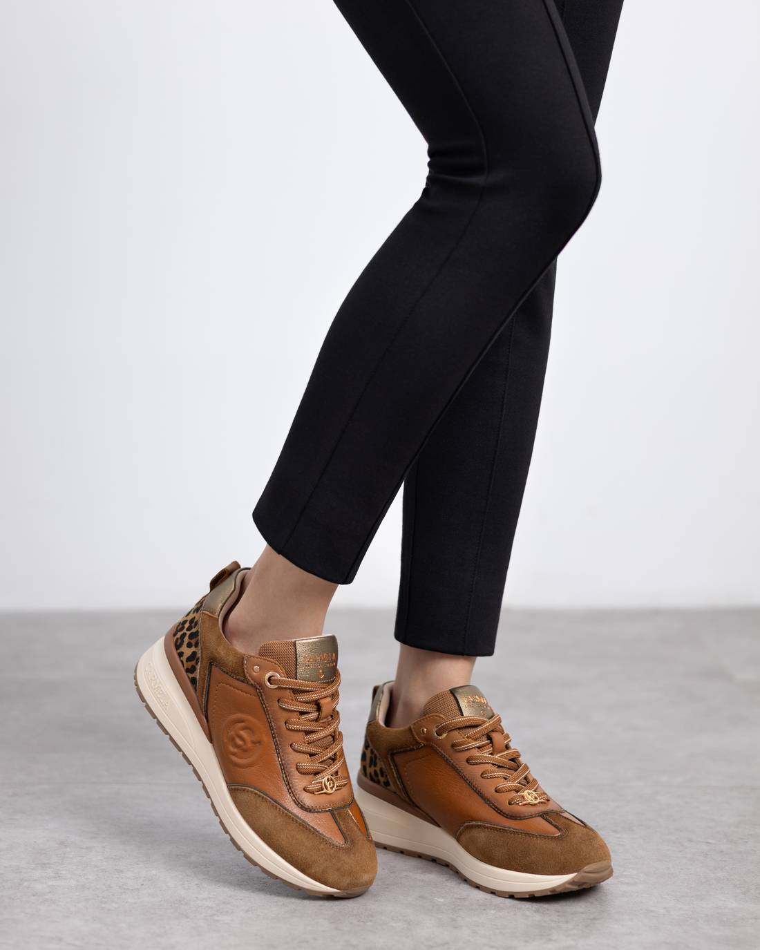Carmela 16244103 baskets femme camel cuir lacets