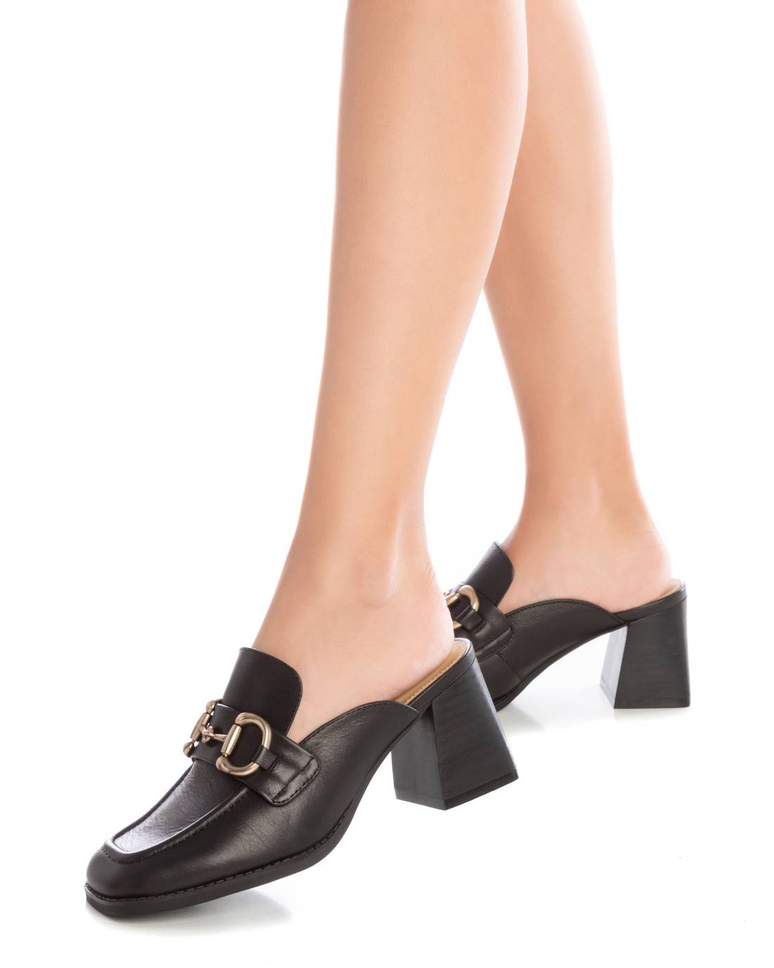 Carmela 16144504 mules cuir noires talon bois