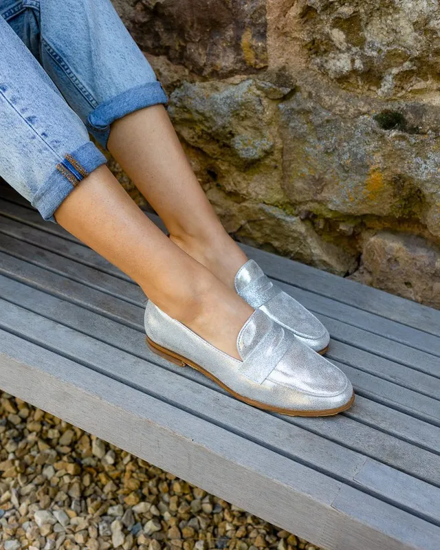 Dessine Moi Un Soulier mocassin Romy irisé argent cuir