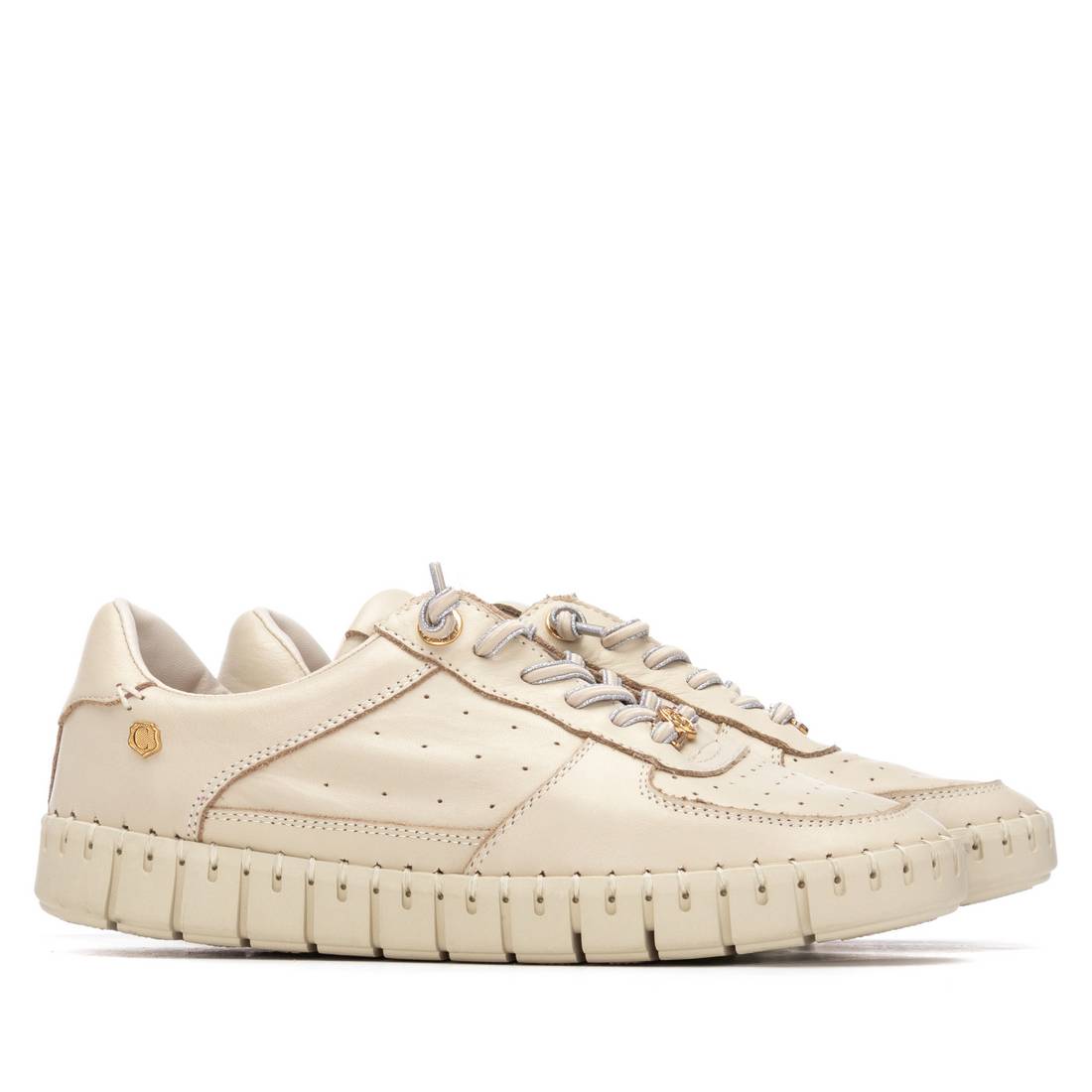 Carmela 16310202 baskets femme beige cuir clous
