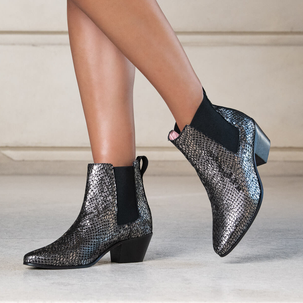 Coralie Masson Bogota bottines cuir python argenté talon 4 cm