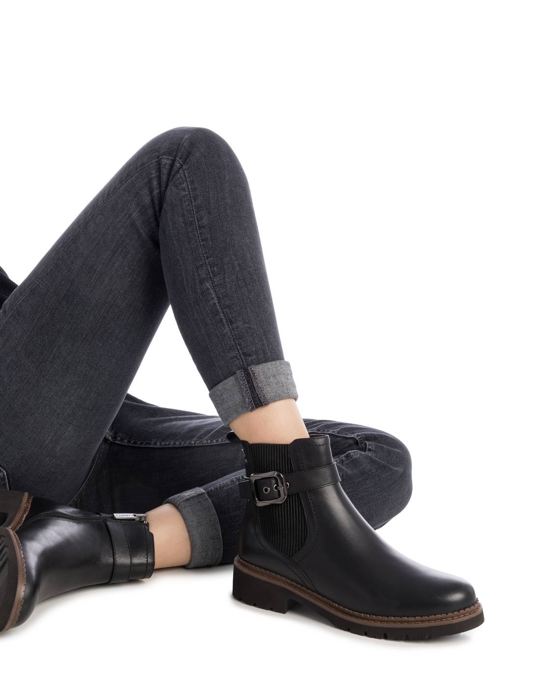 Carmela 16249102 bottine cuir noir plat femme
