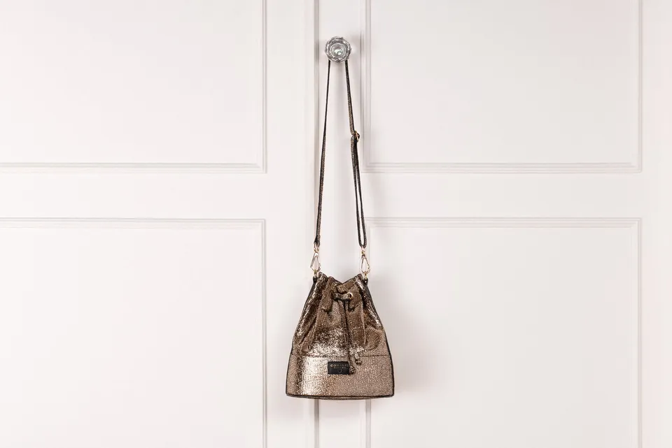 Coralie Masson Luìs sac seau cuir doré craquelé