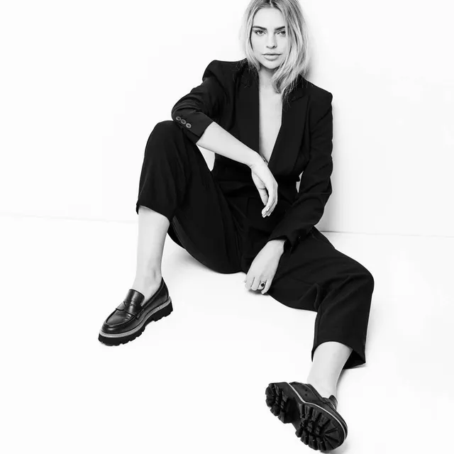 Carmela 16114601 mocassins cuir noir plat