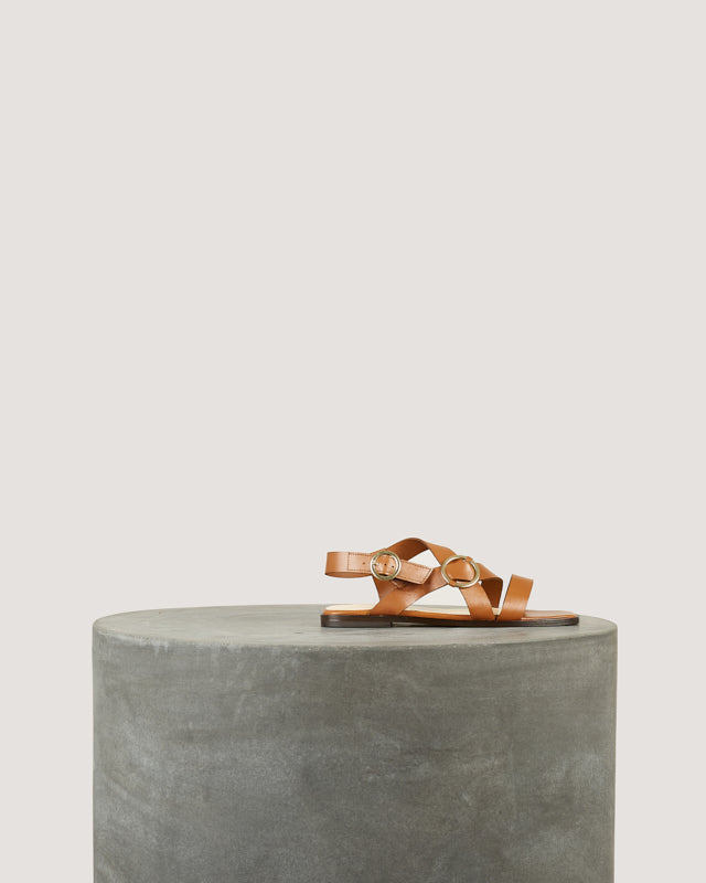 Tila March IO sandale plate cuir naturel boucle laiton