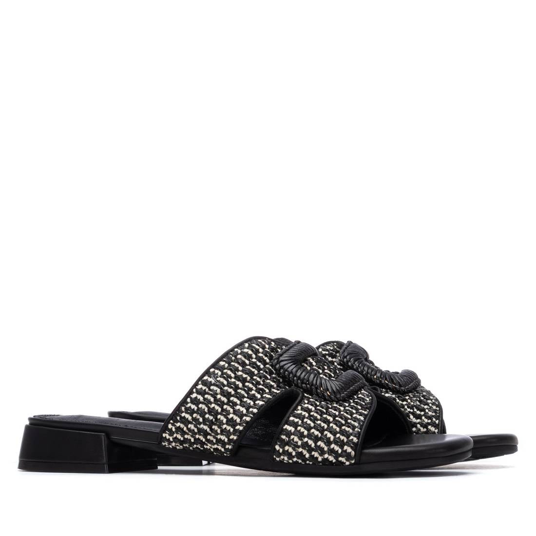 Carmela 16327204 sandales plates noires tressées