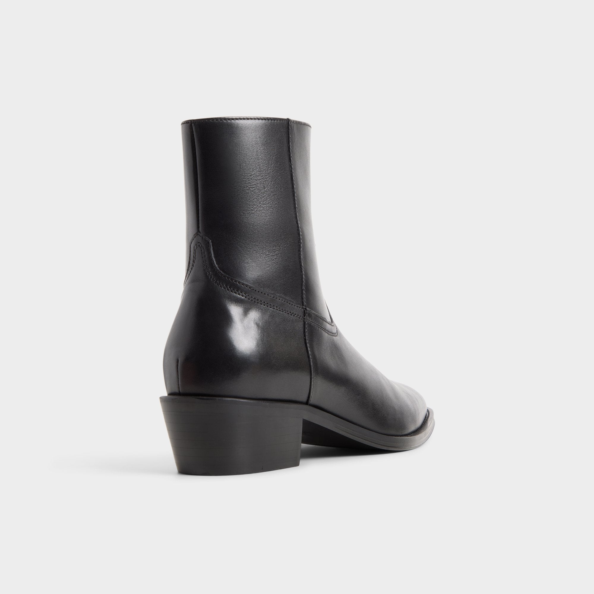 ALDO Calder bottes noires festival