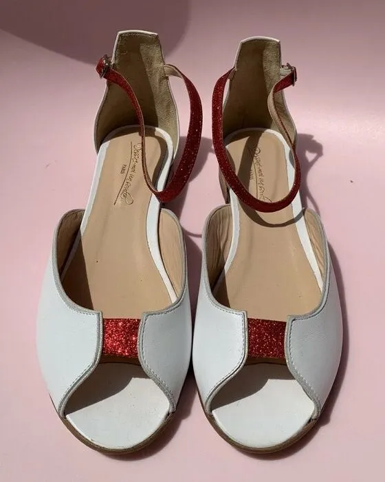Dessine Moi Un Soulier sandale cuir blanc paillette rouge 41.5