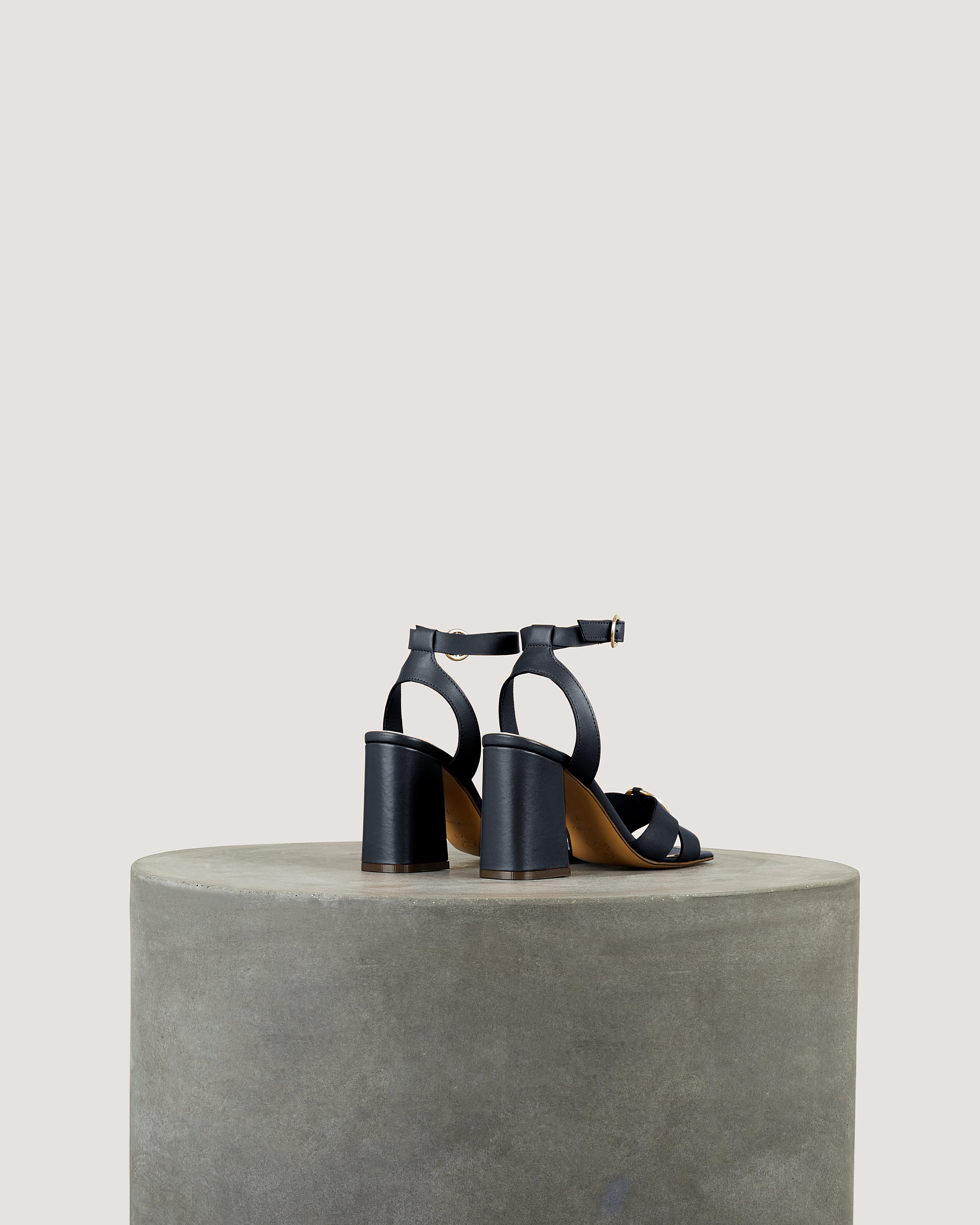 Tila March Io sandale cuir marine talon 8 cm
