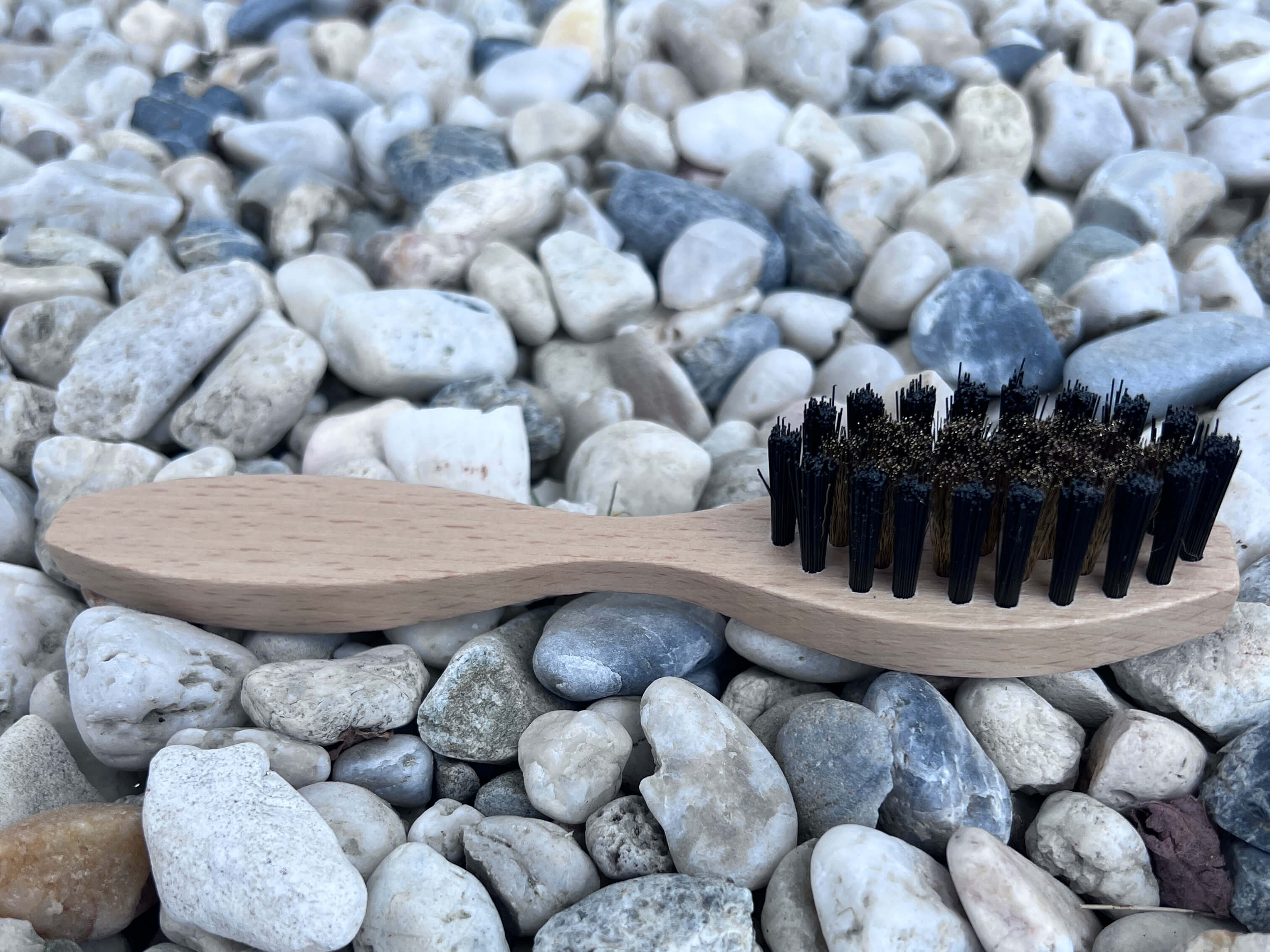 Coralie Masson brosse à daim cuir 18 cm nylon laiton