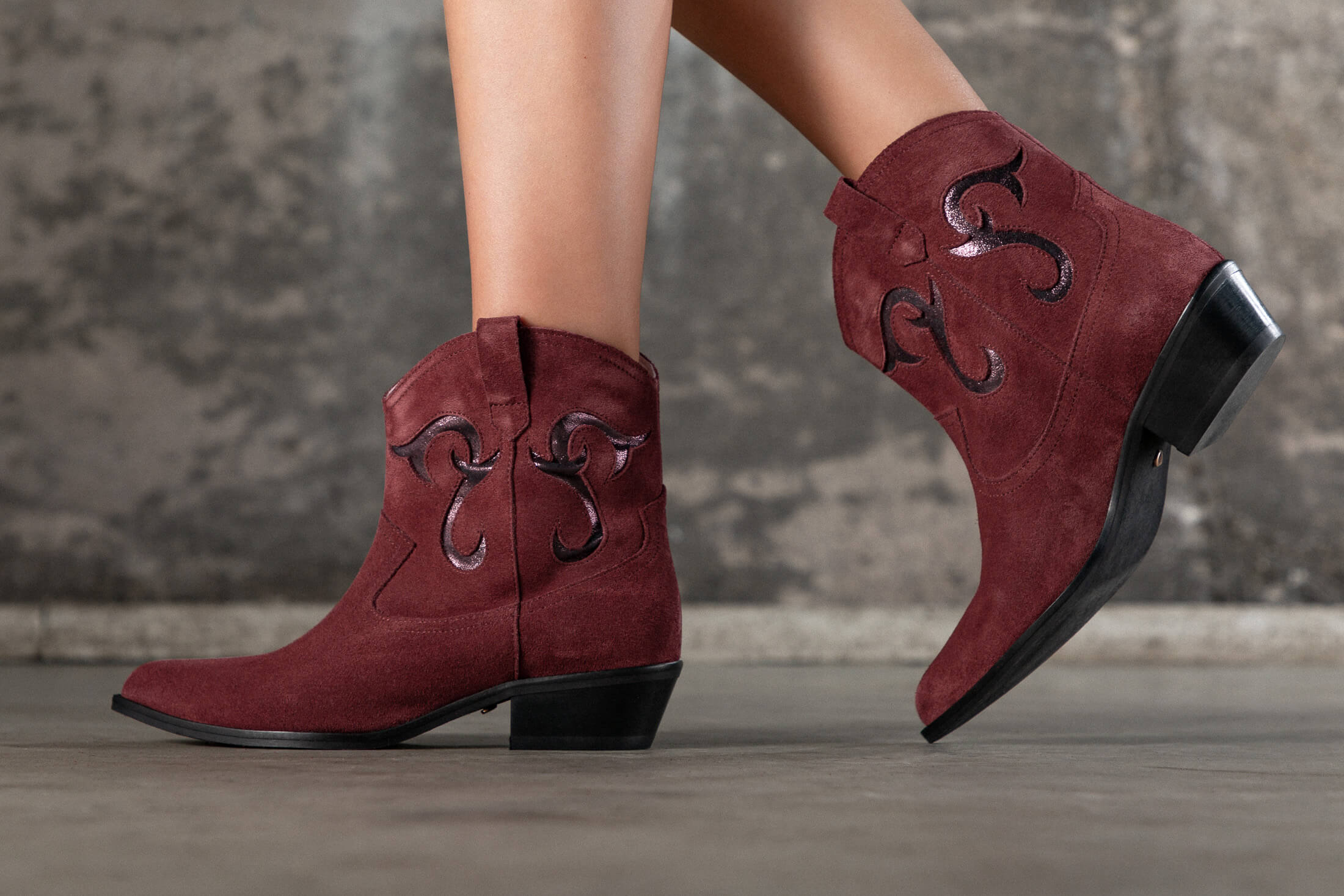 Coralie Masson Dallas bottines santiag bordeaux 4 cm