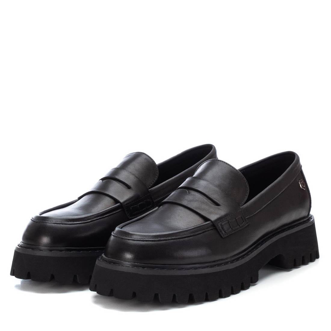 Carmela 16106801 mocassin cuir noir plat
