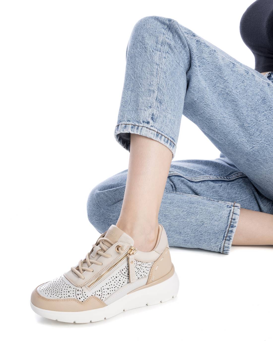 Carmela 16227402 baskets beige cuir perforées