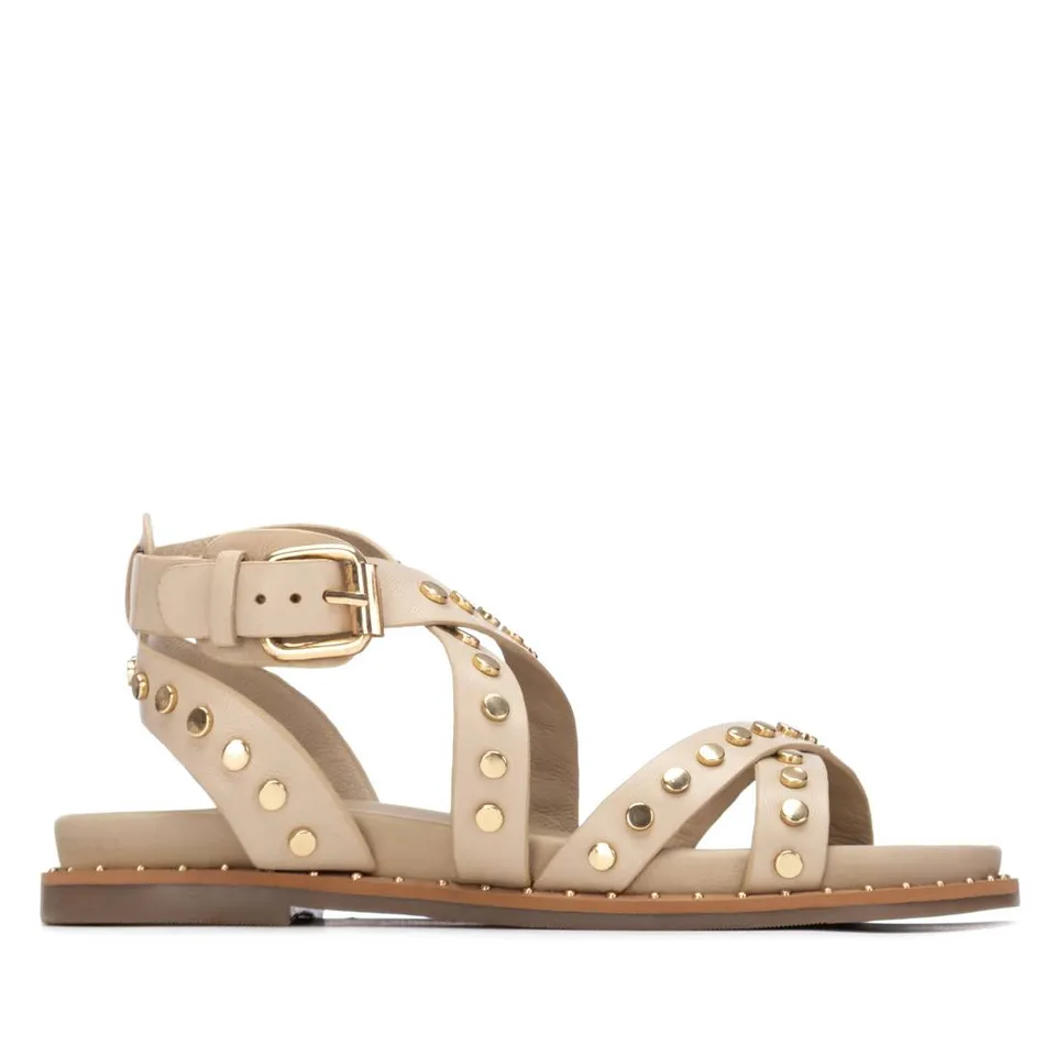 Carmela 16239305 sandale plate blanche cloutée