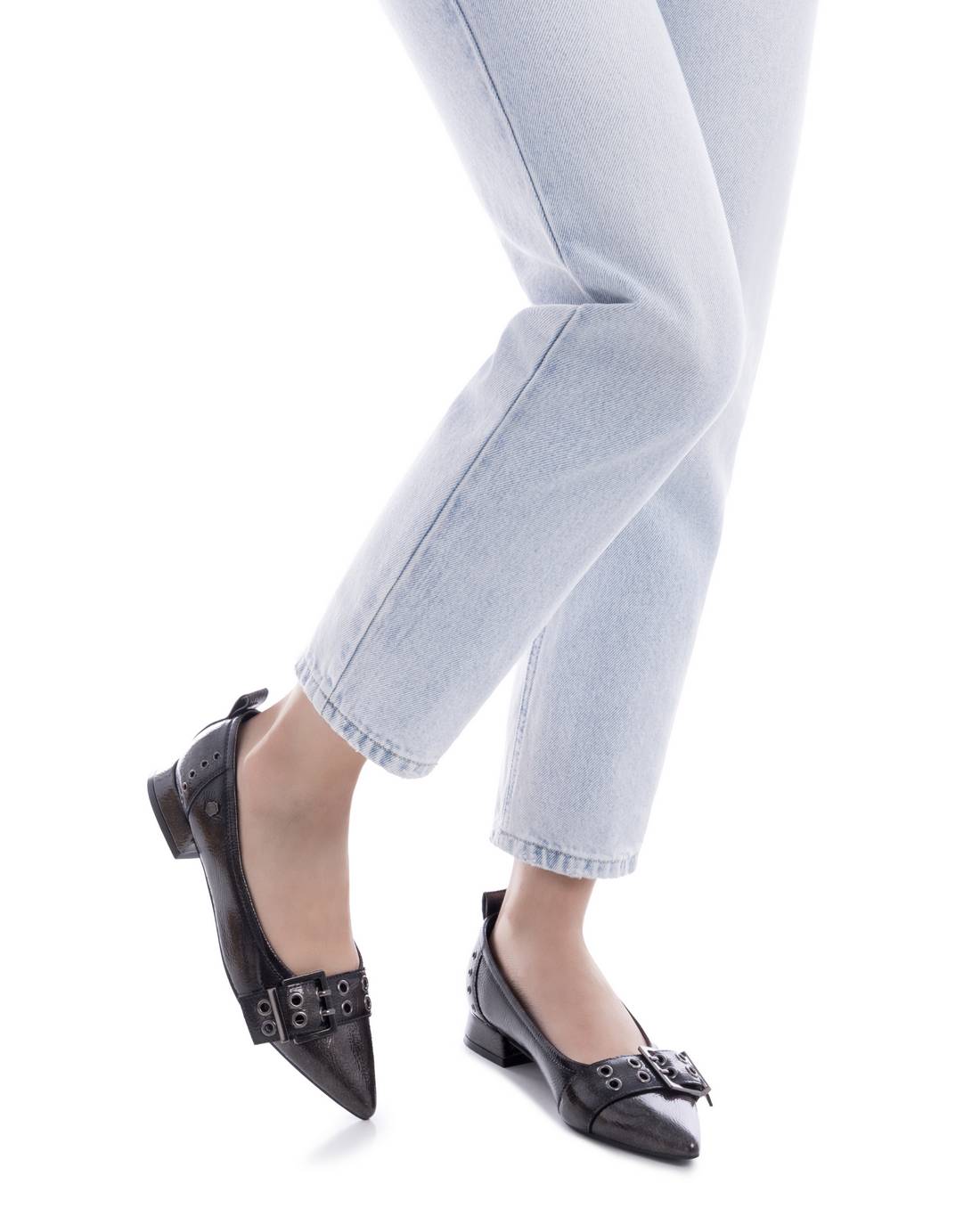 Carmela 16255805 mocassin vernis gris boucle plate