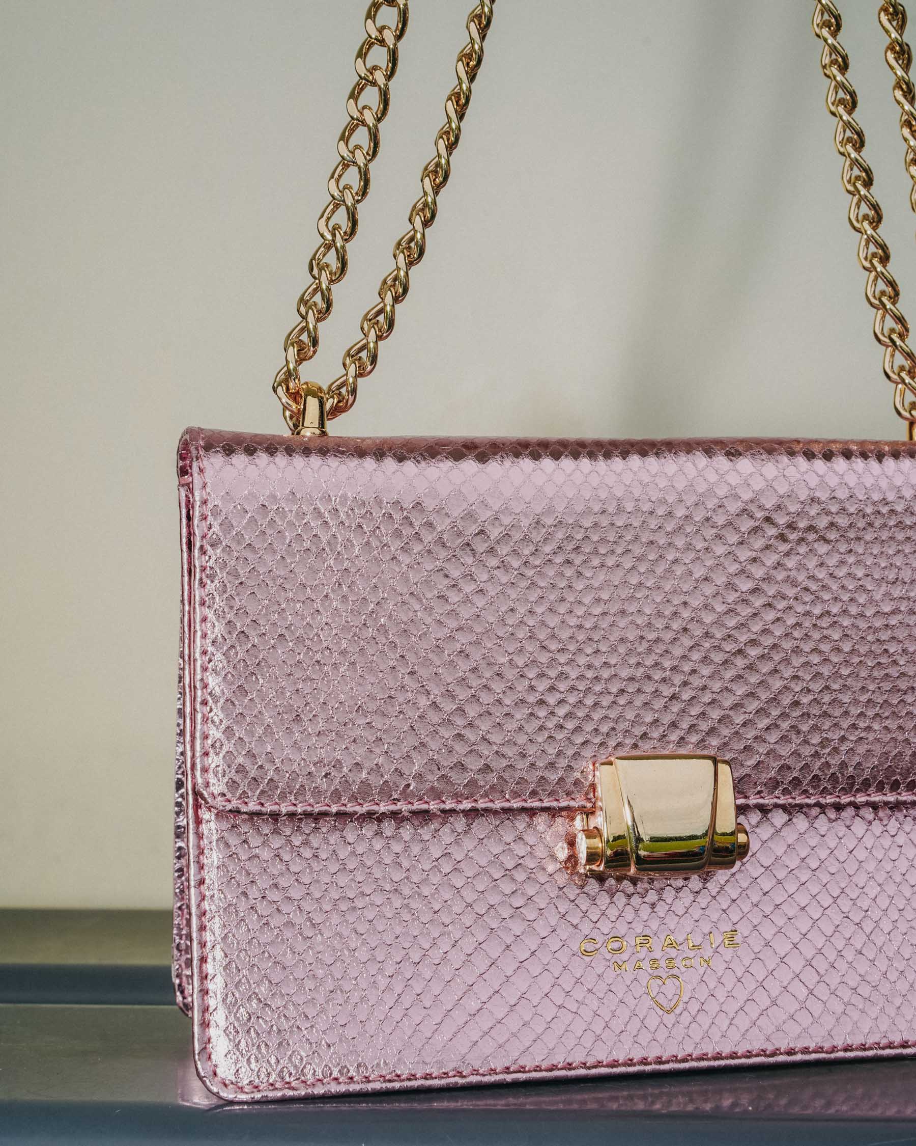 Coralie Masson Reese sac cuir rose métallisé chaîne dorée