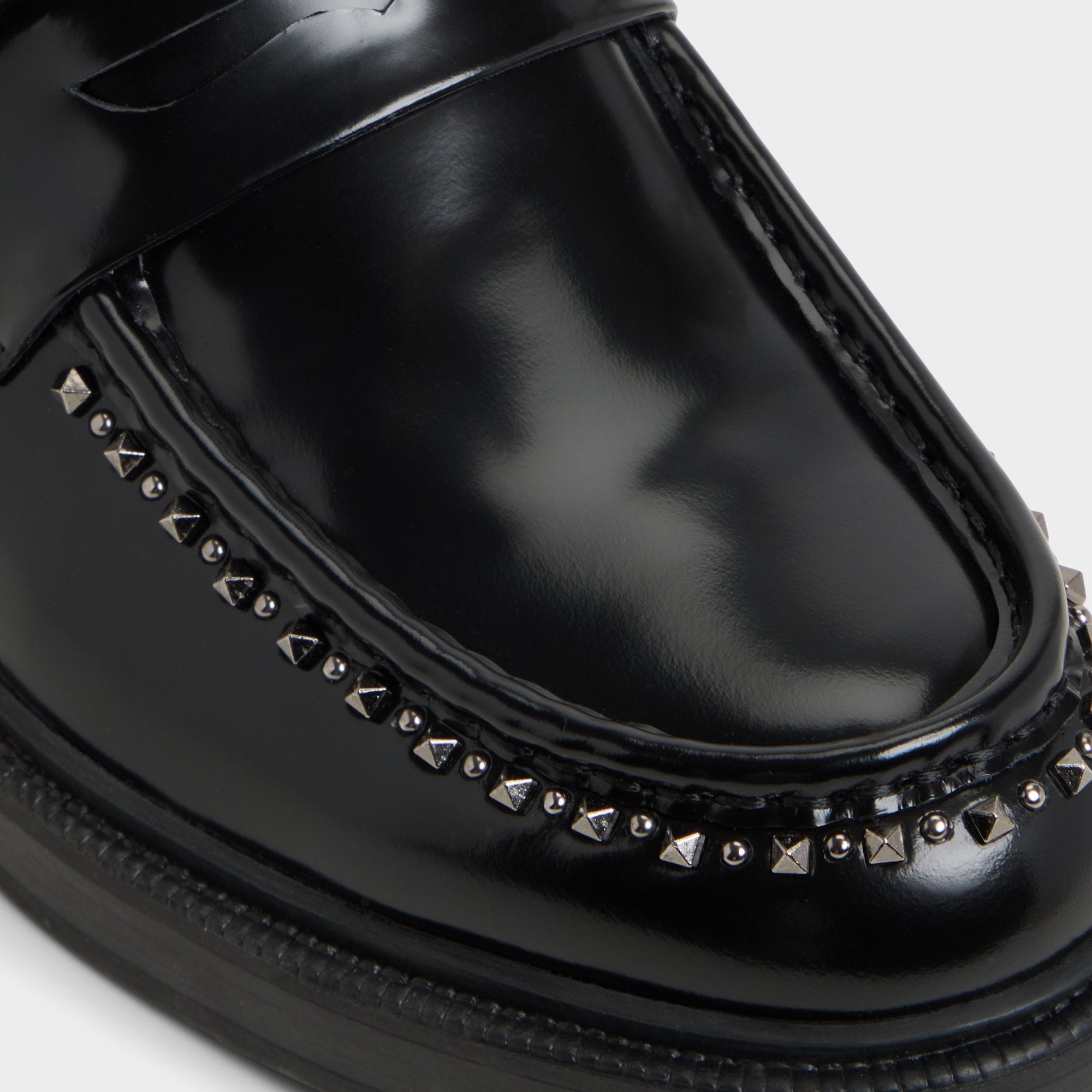 ALDO Zollo mocassins vernis cloutés semelle crantée