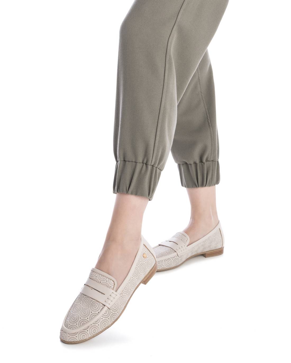 Carmela 16217001 mocassins cuir beige ajourés plats
