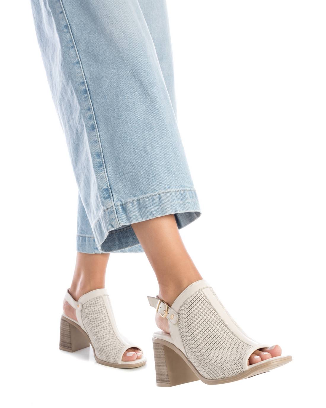 Carmela 16159702 sandale talon blanc cuir perforé