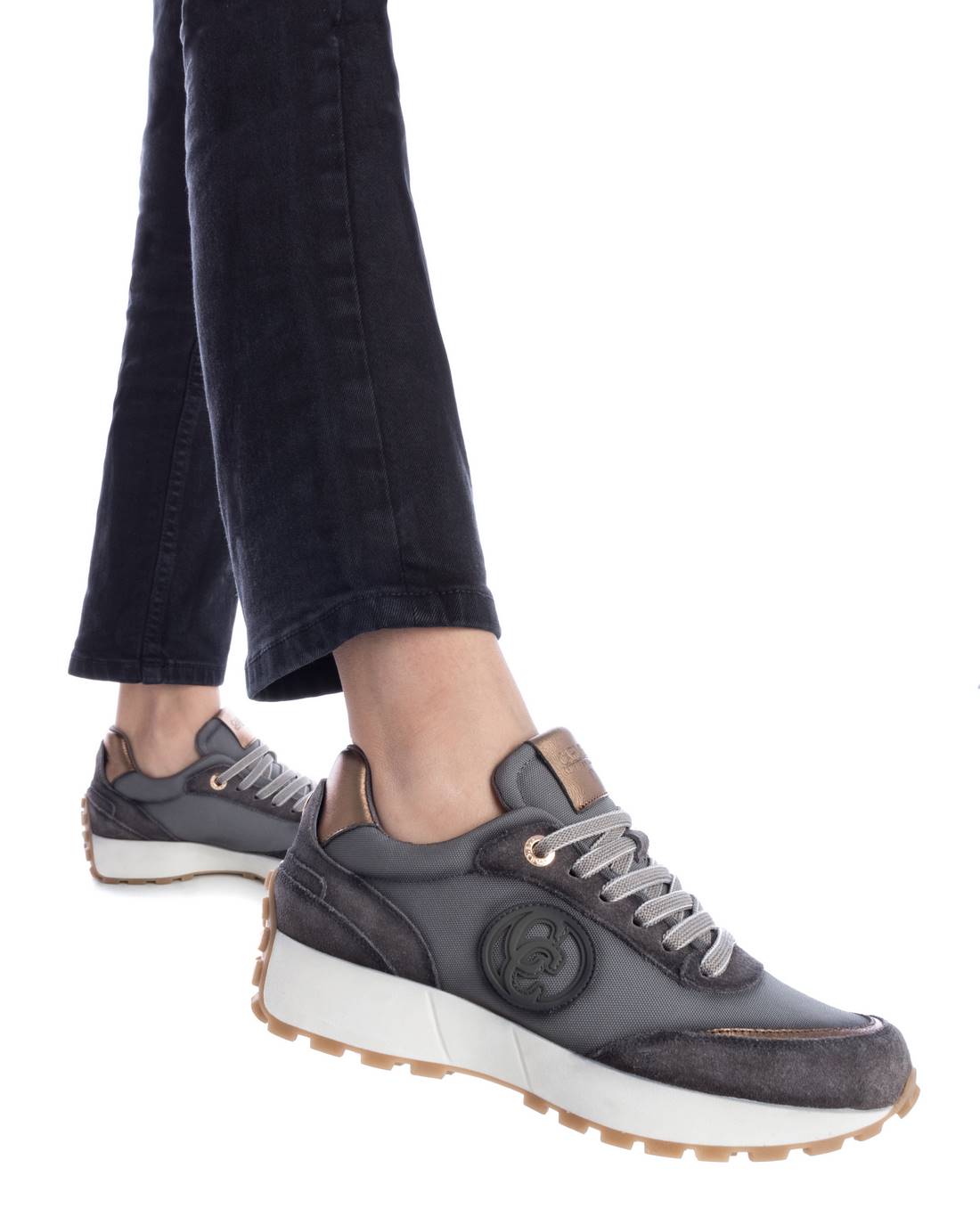 Carmela 16117401 basket grise cuir à lacets plate