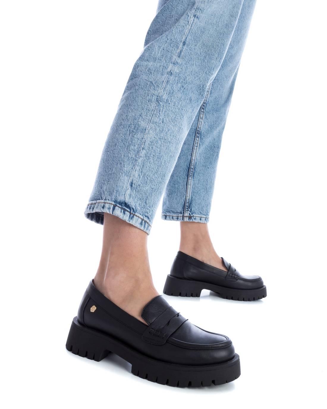 Carmela 16099101 mocassin cuir noir semelle crantee