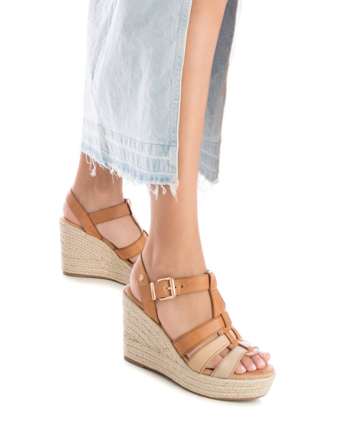 Carmela 16162201 sandale compensée cuir marron