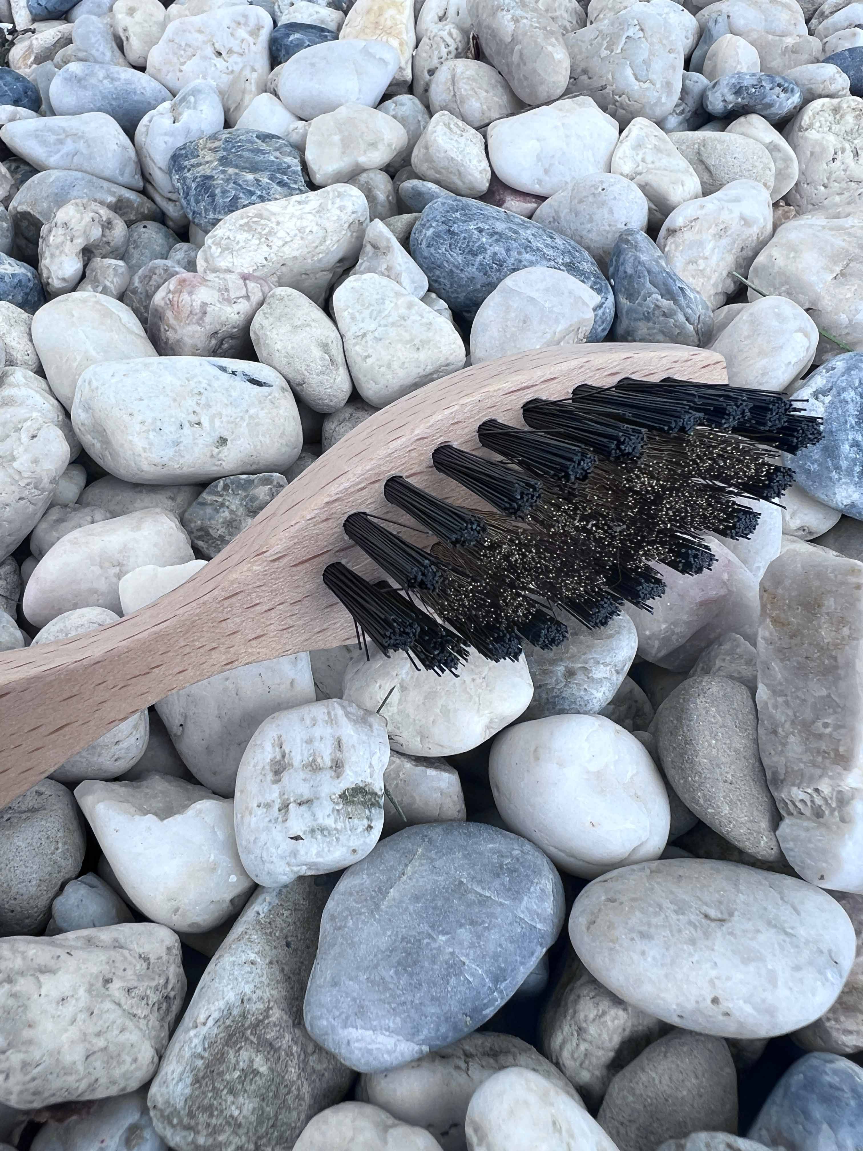 Coralie Masson brosse à daim cuir 18 cm nylon laiton