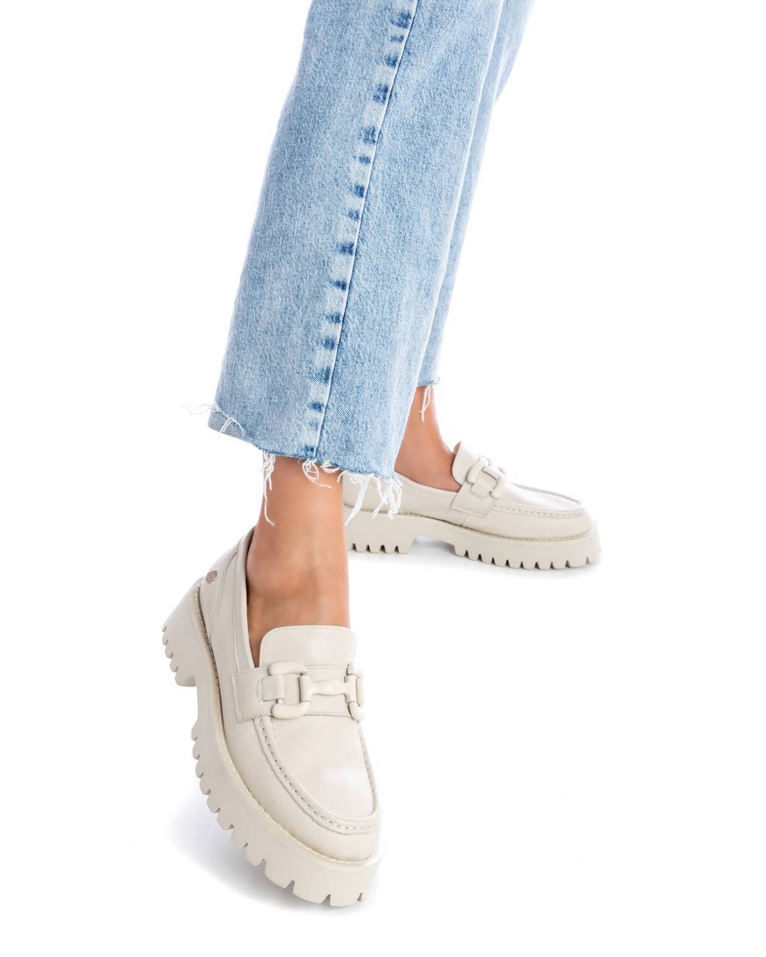 Carmela 16068905 mocassin cuir blanc semelle crantée
