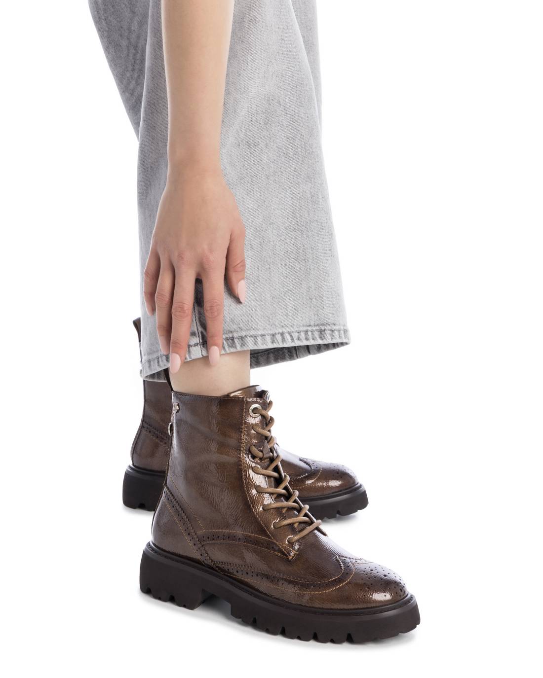 Carmela 16259303 bottine vernis marron à lacets