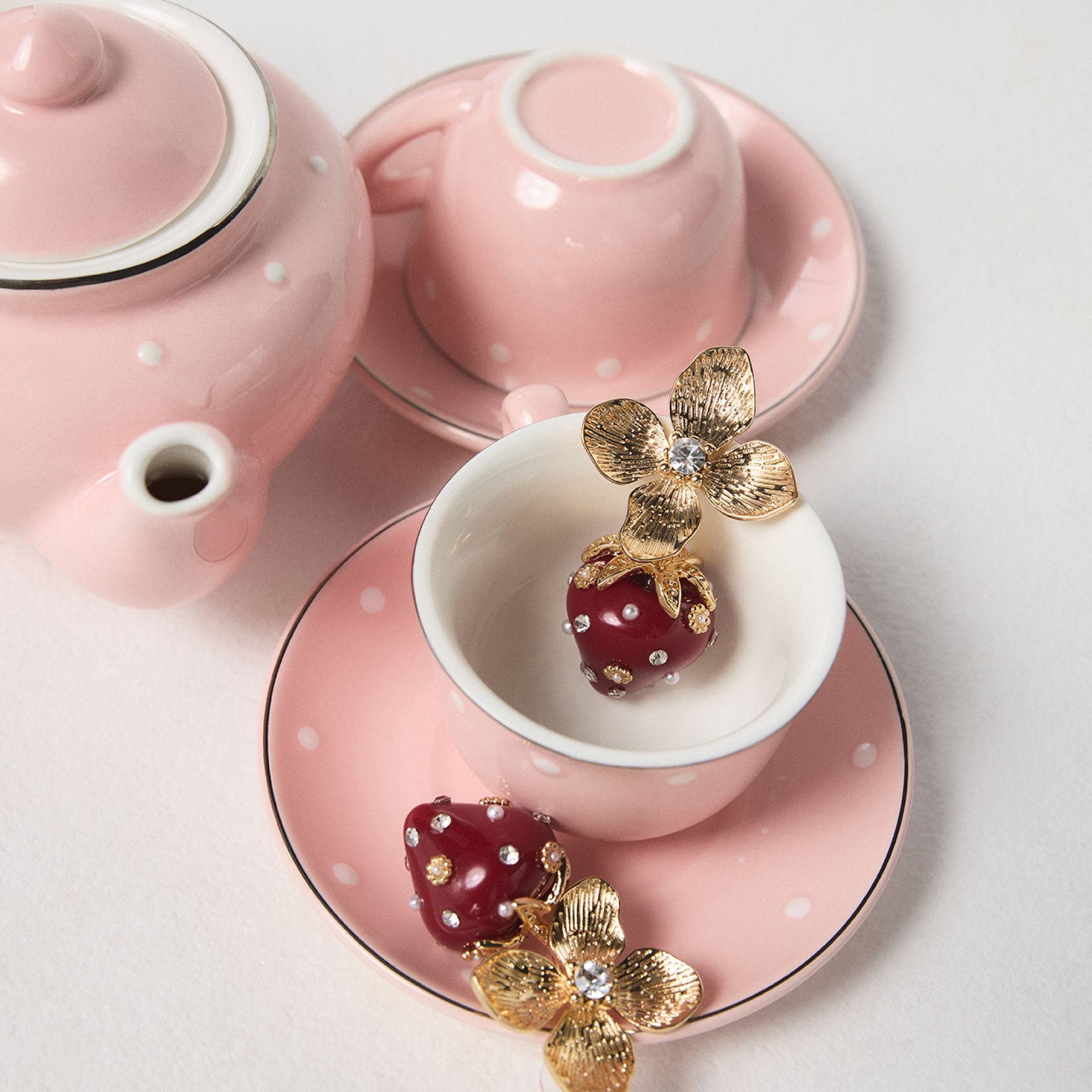 ALDO Berrybloom boucles d'oreilles fraise fleurie