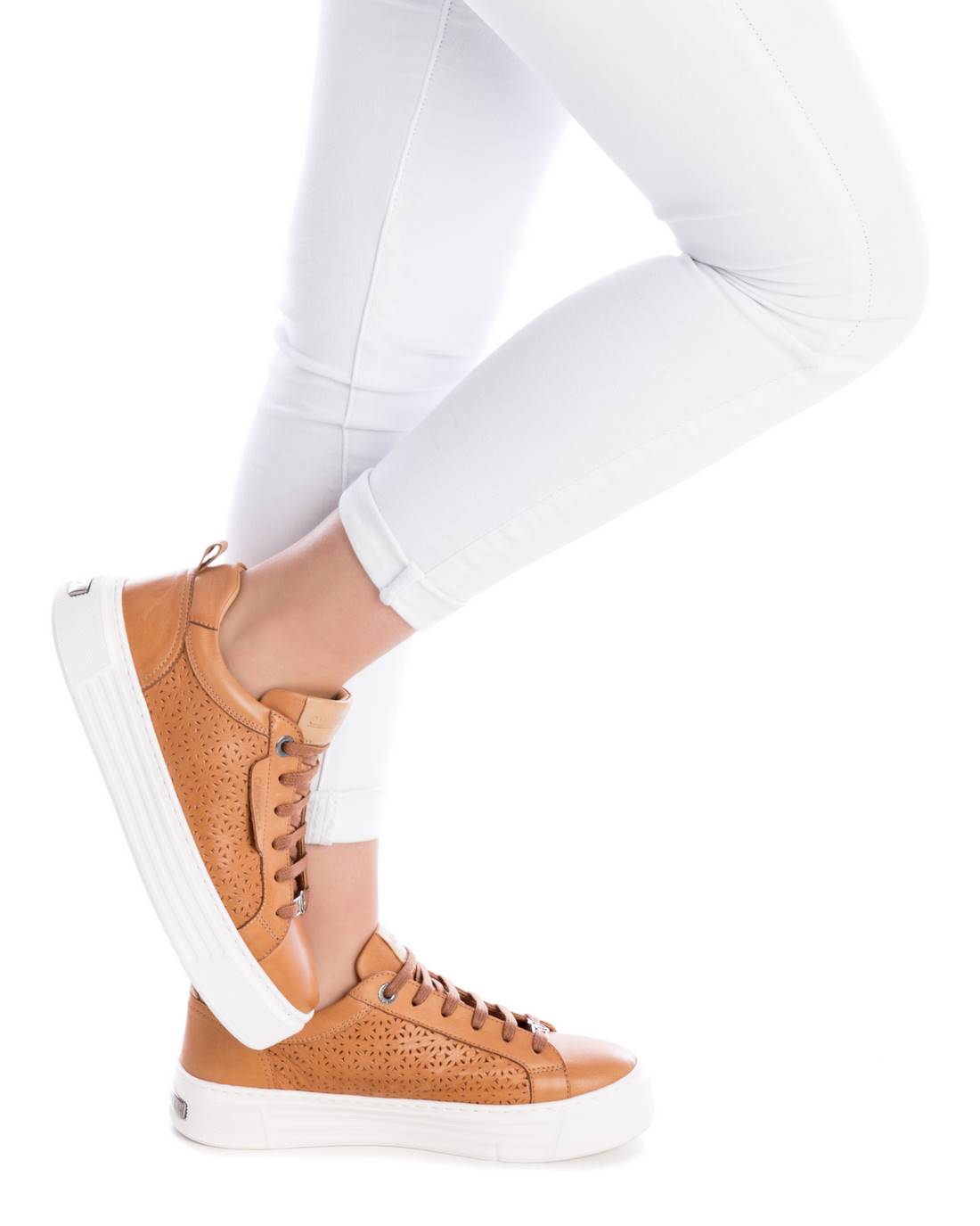 Carmela 16055802 sneaker cuir marron ajourée lacets