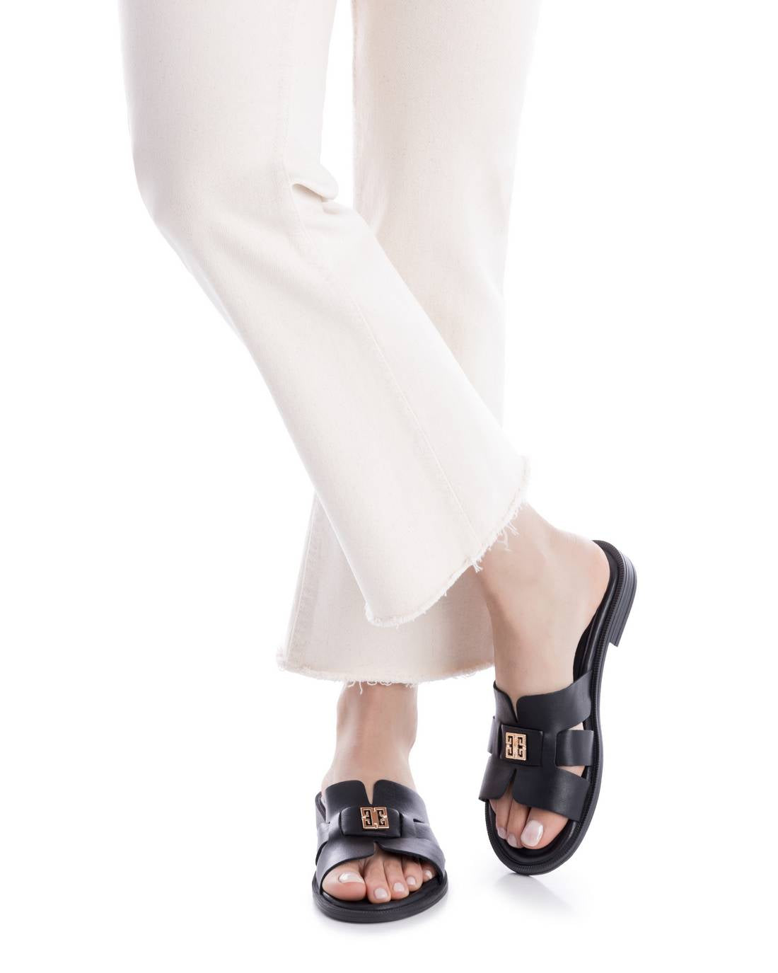 Carmela 16305904 sandales plates cuir noir