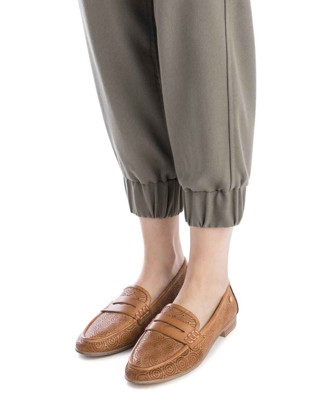 Carmela 16217003 mocassin femme camel cuir ajouré plat