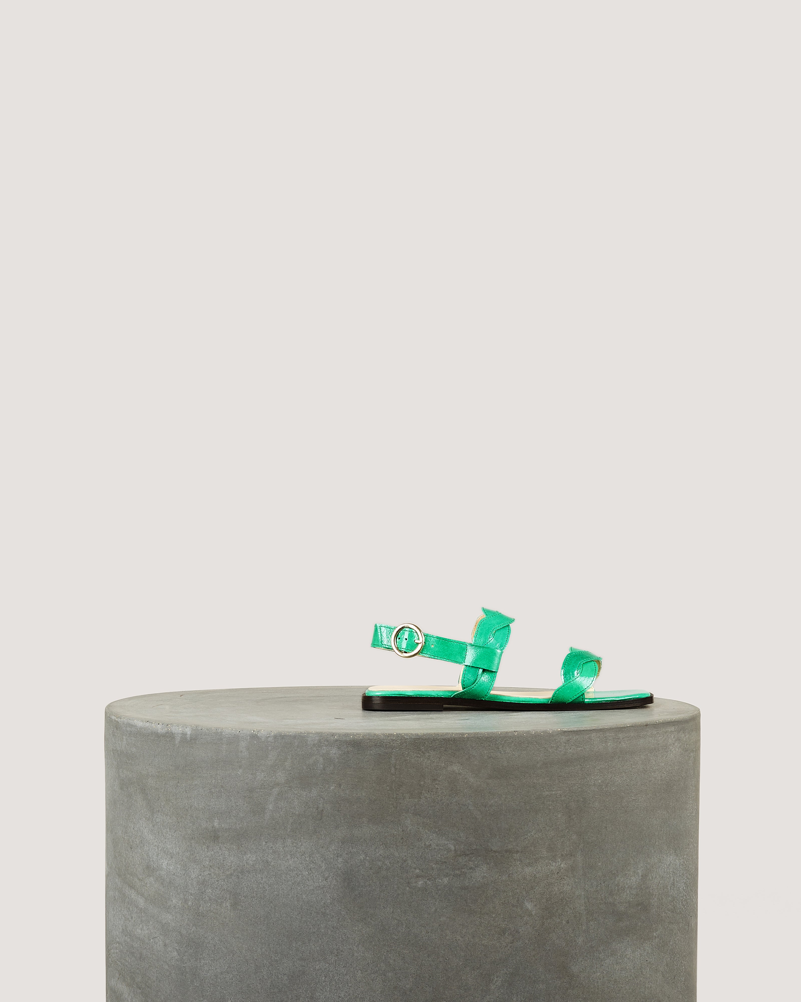 Tila March Rhea sandale plate cuir vert gazon