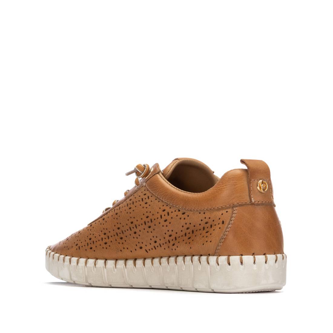 Carmela 16309904 basket femme camel cuir perforé