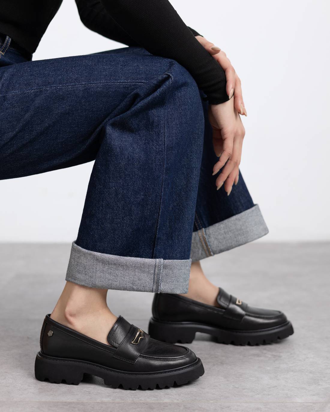 Carmela 16254503 mocassins femme noir métallisé