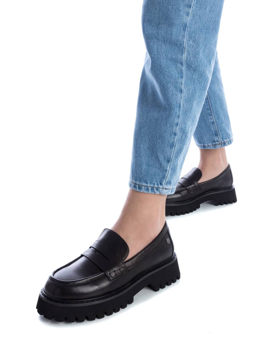 Carmela 16106801 mocassin cuir noir plat