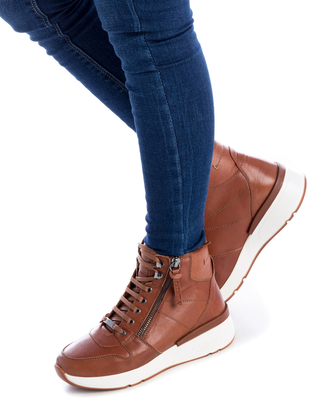 Carmela 16021502 baskets cuir marron zip plat