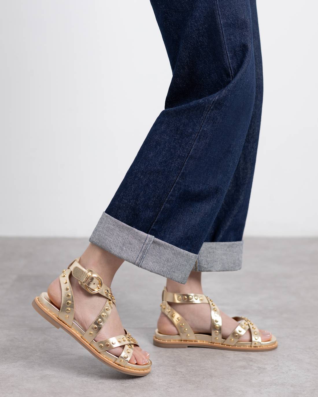 Carmela 16239303 sandales cuir doré cloutées