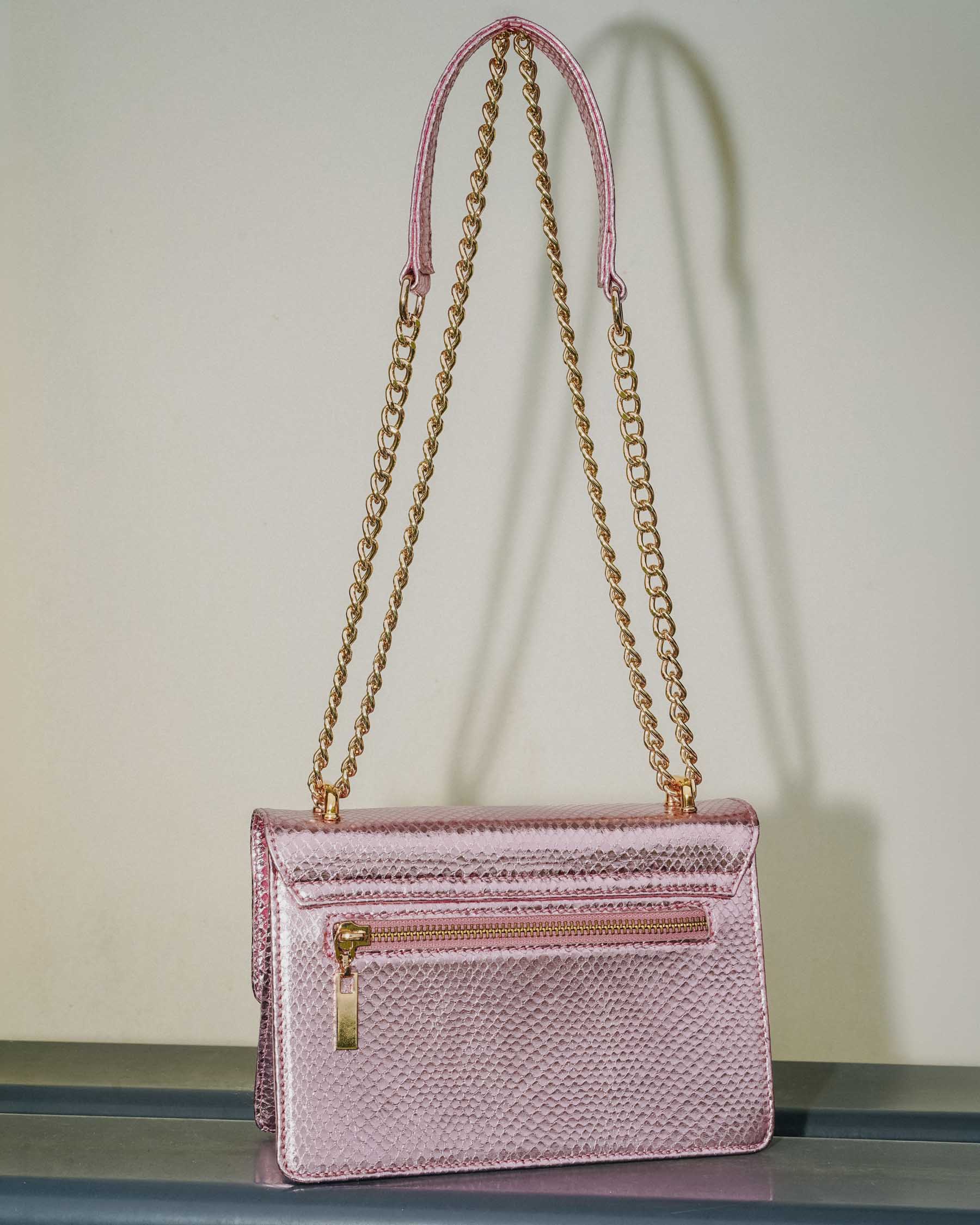 Coralie Masson Reese sac cuir rose métallisé chaîne dorée